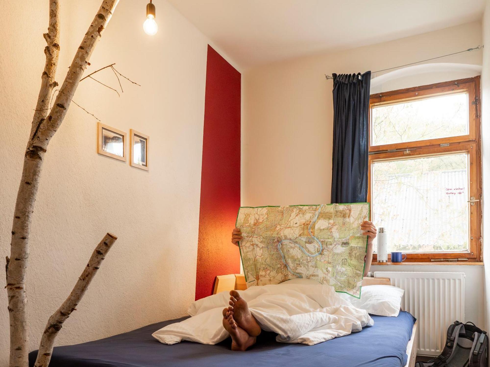 Hinterland Hostel Ратен Екстериор снимка